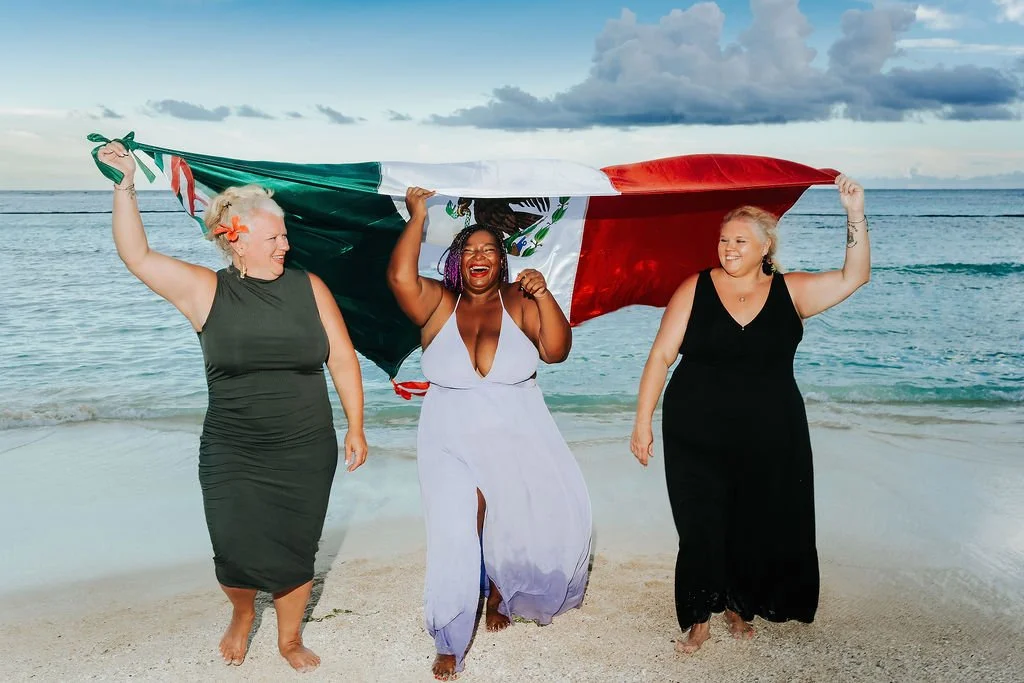 fat female travelers in Mexico with Annette Richmond