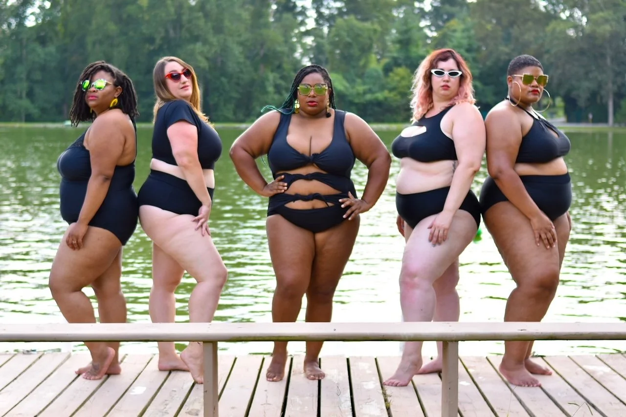 plus size female travelers