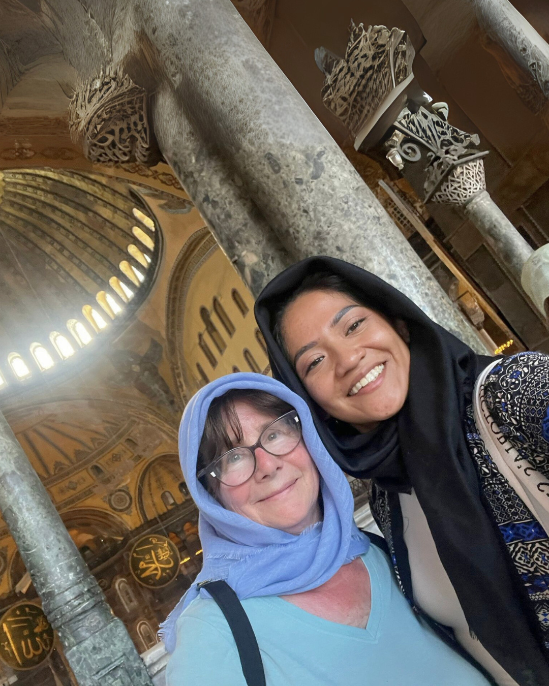 Solo female traveler with local female guide in Istannbul