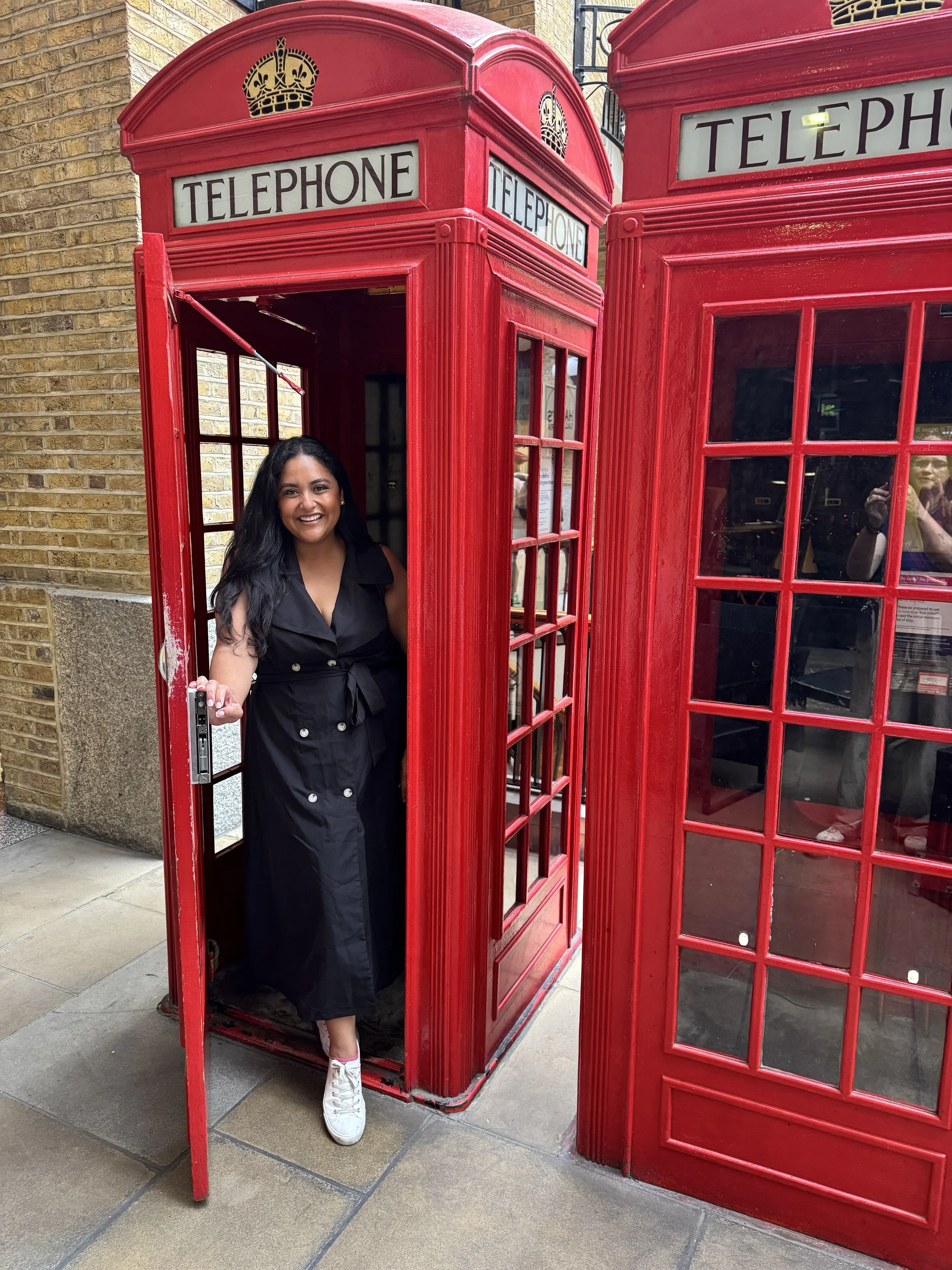 Stefany Hernandez, solo traveler in London
