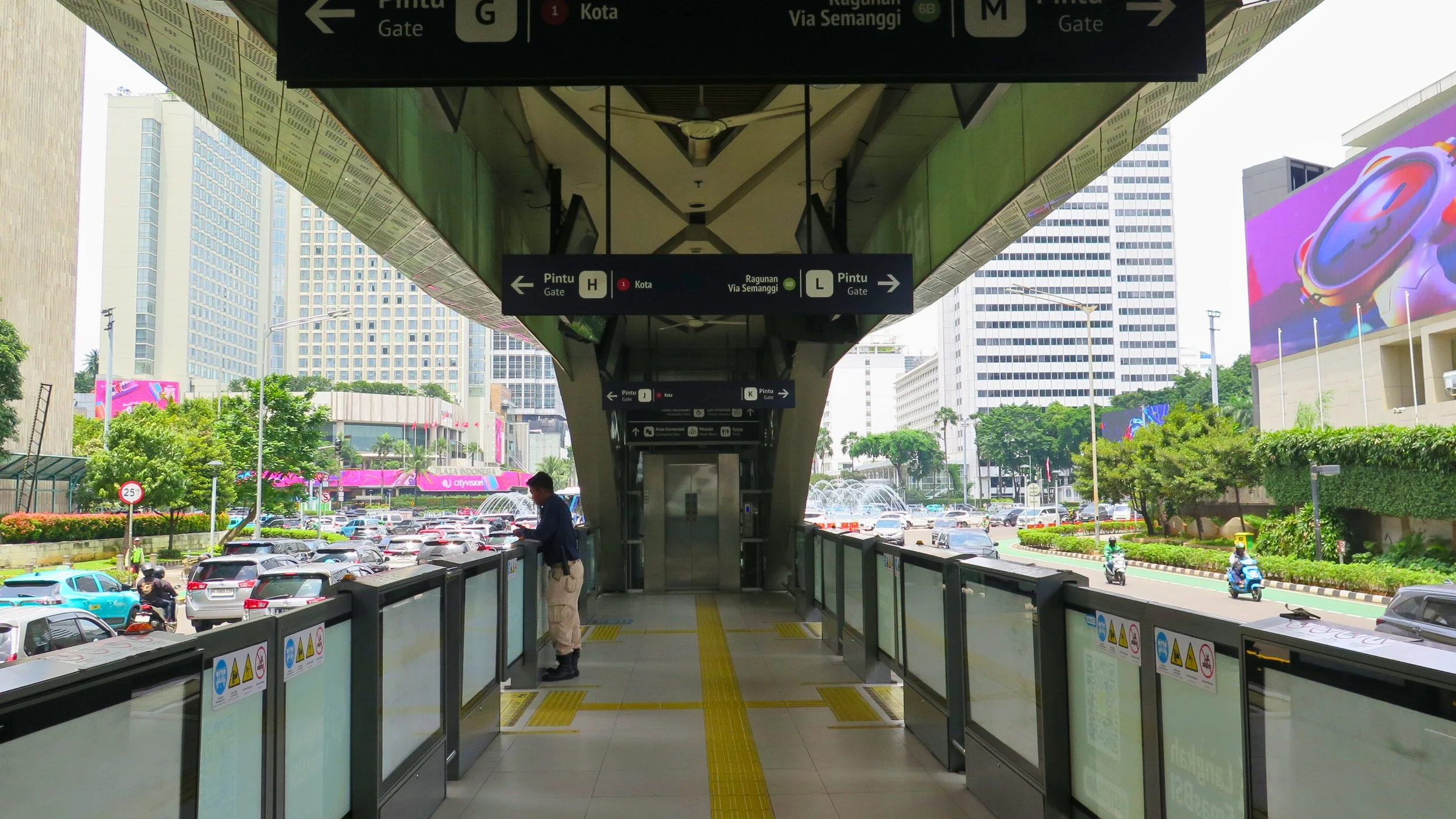 11 - TransJakarta.jpg