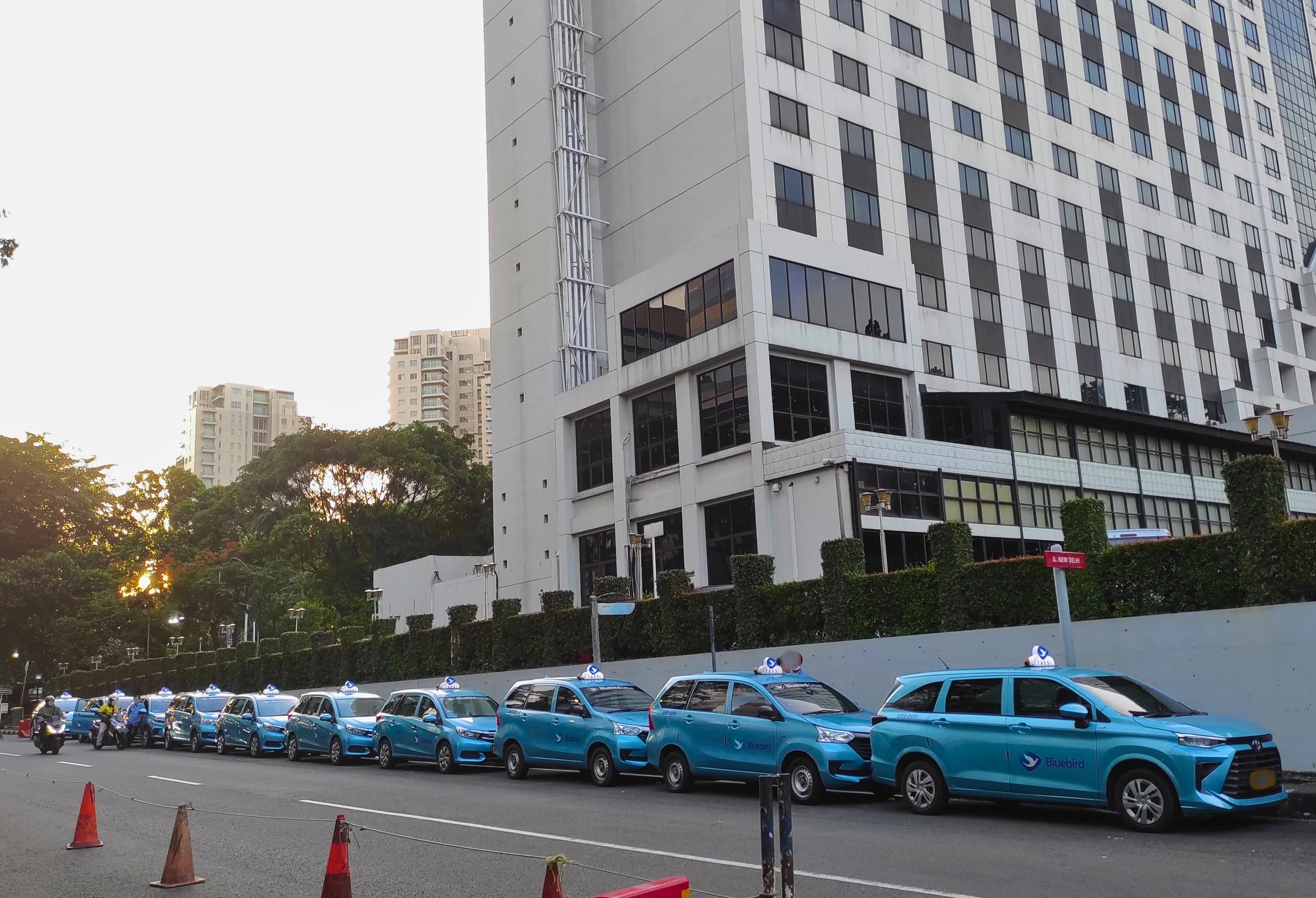 3 - Taxi.jpg