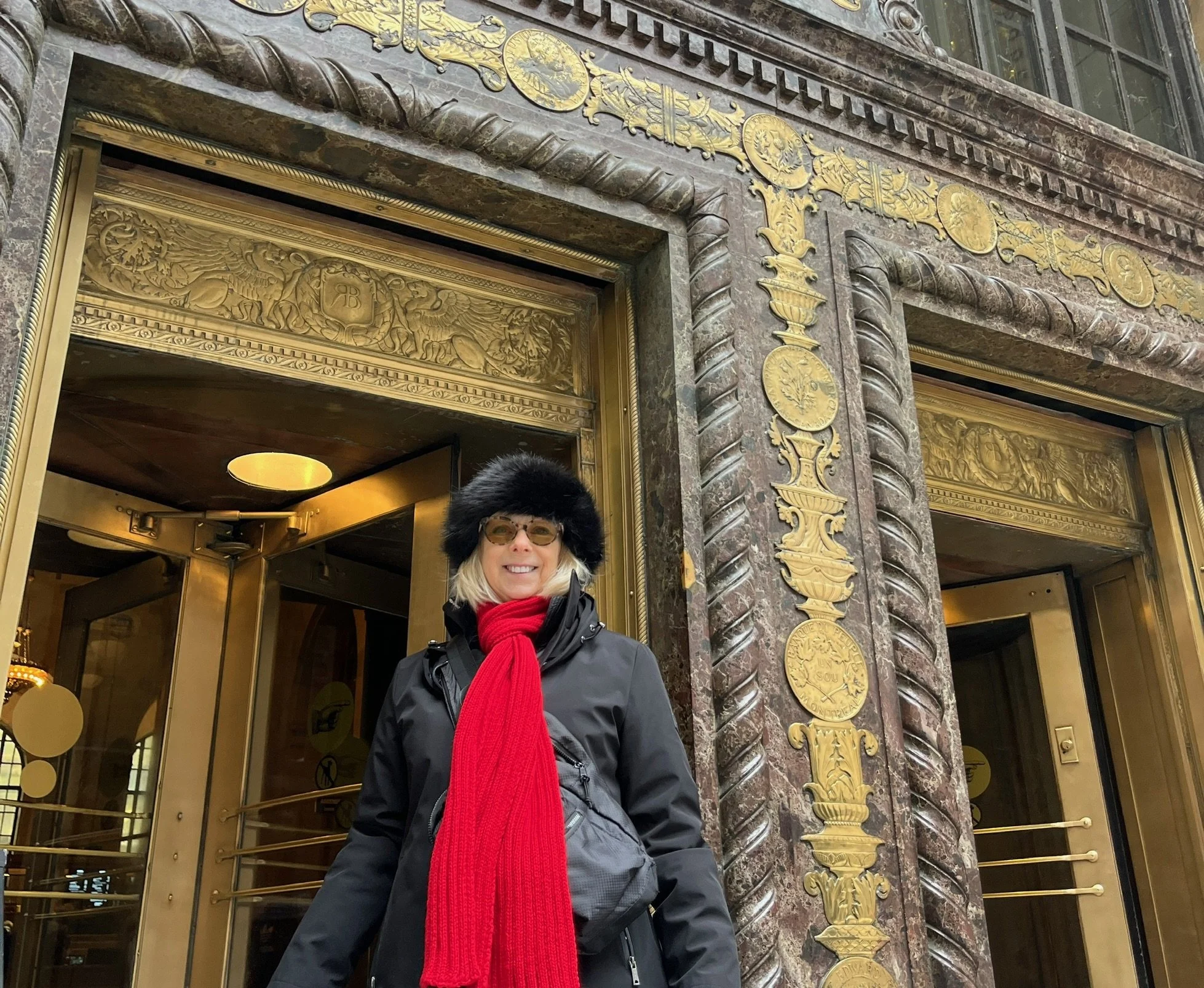 Solo senior traveler in Montreal
