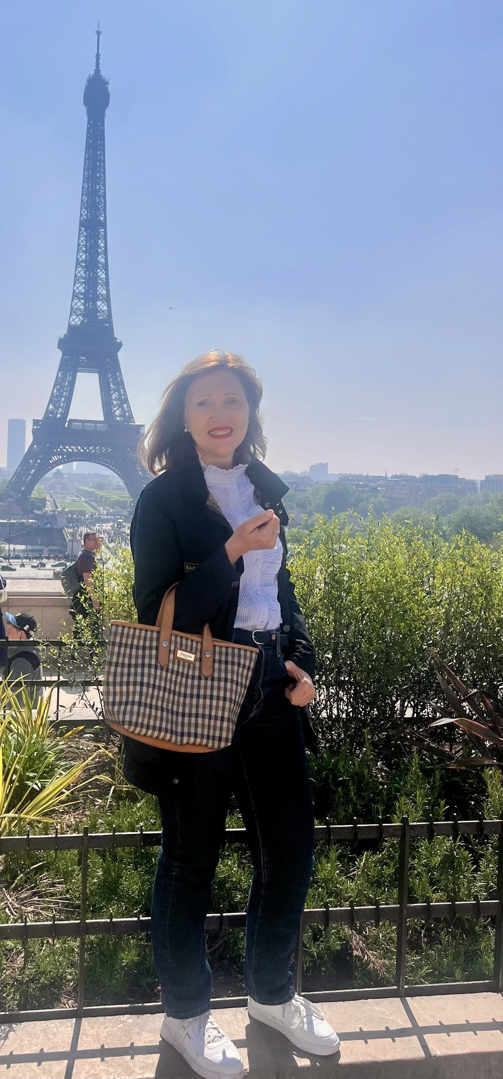 Greeter female local guide in Paris, France