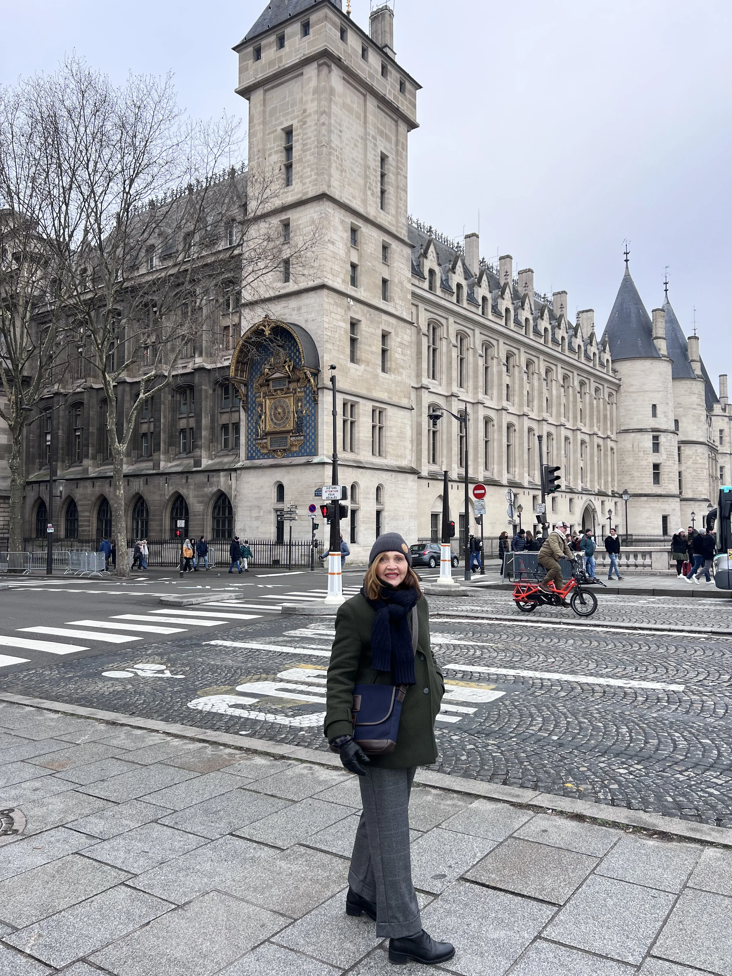 solo female traveler guide in Paris