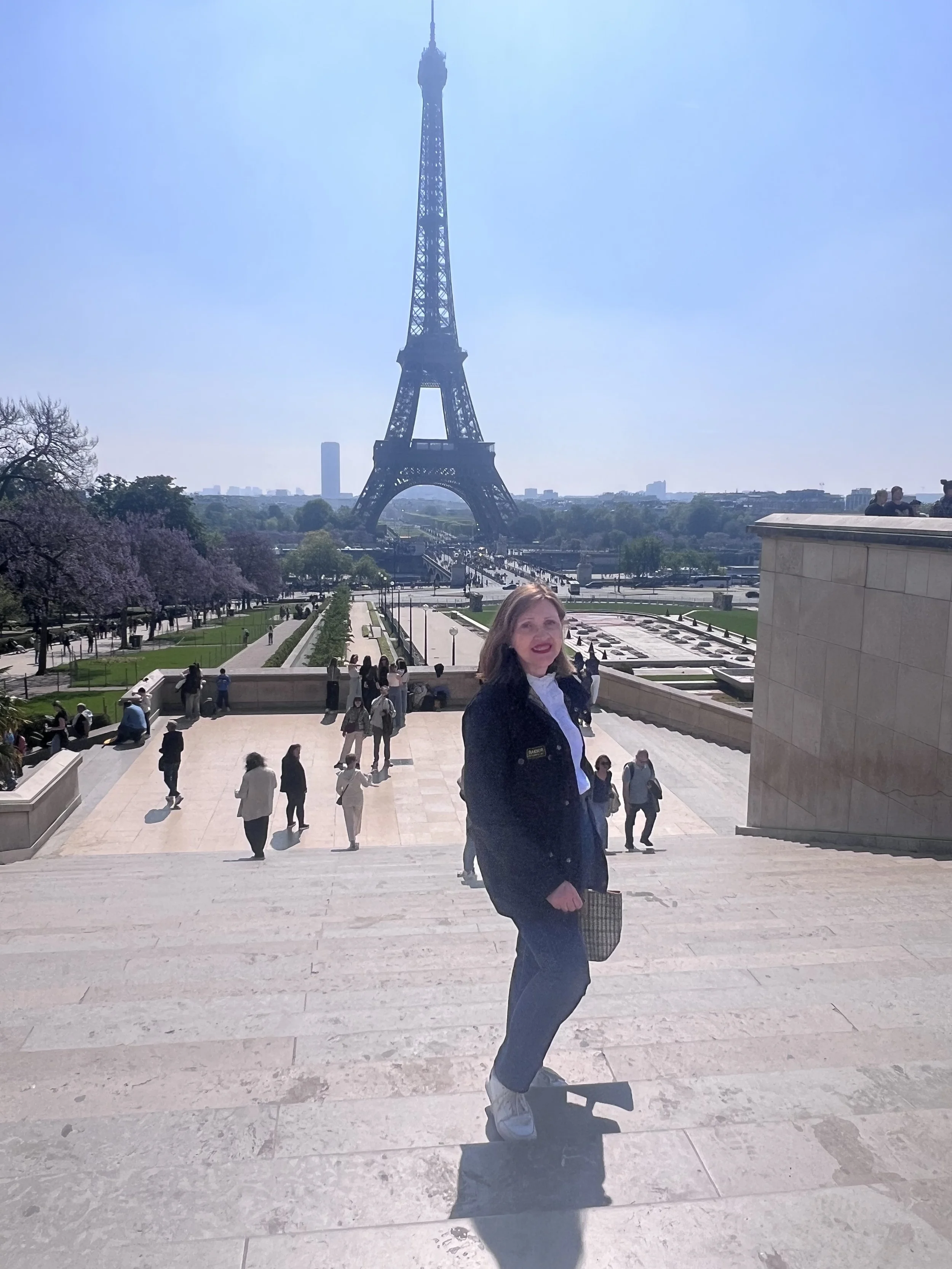 Local female guide in Paris, France