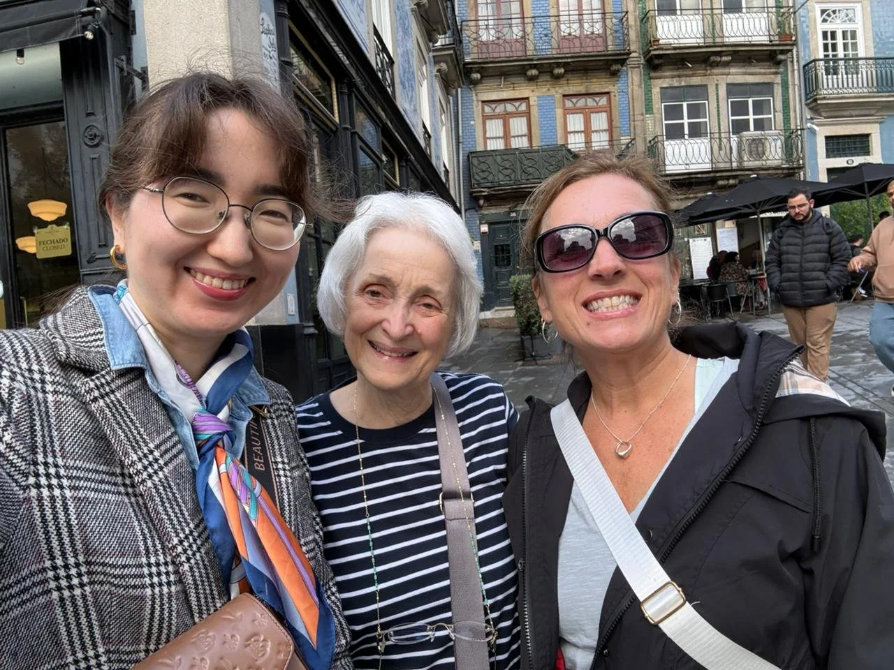 Local female guide in Porto with senior female travelers