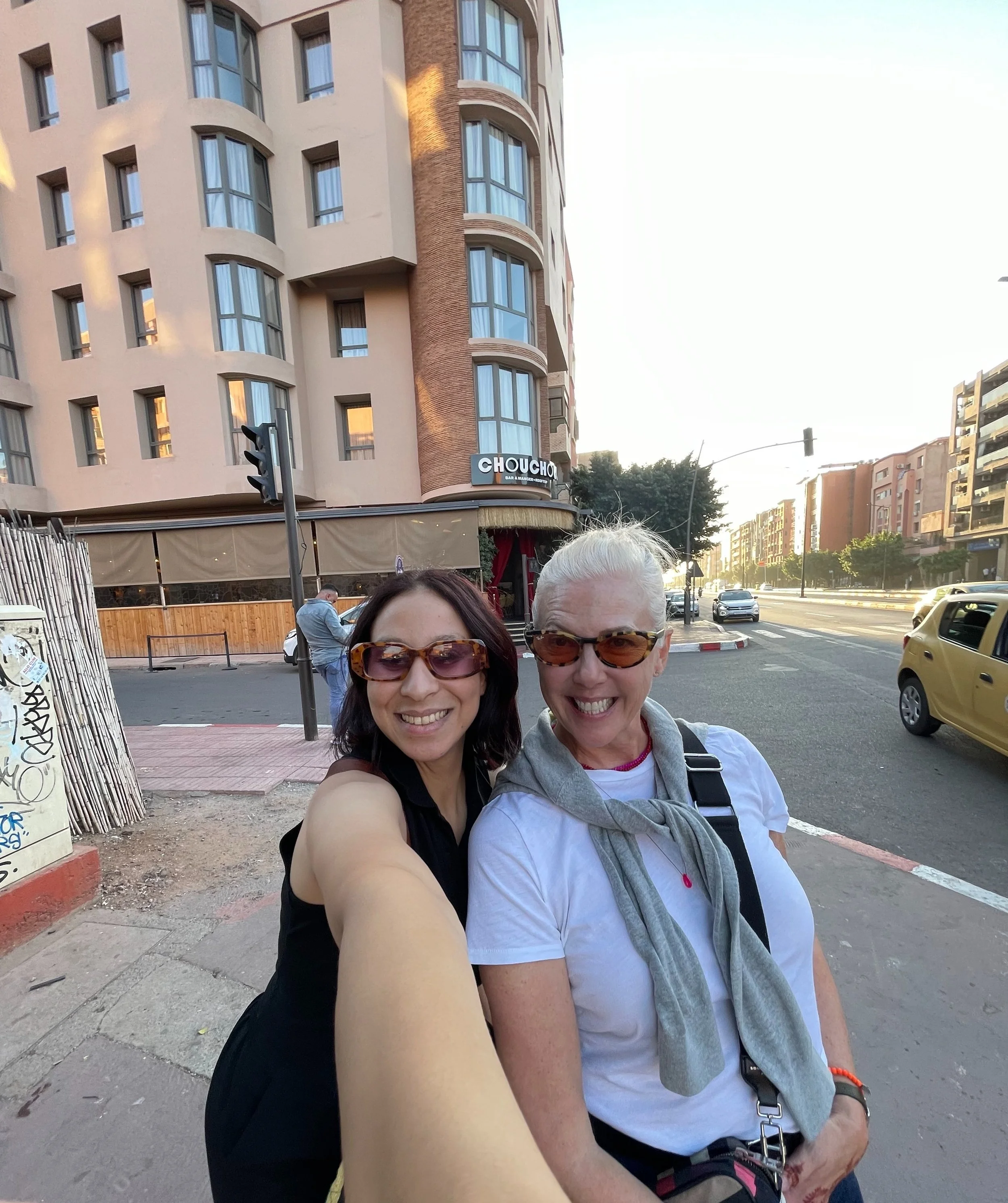 solo female traveler and local female guide in Marrakech Morocco
