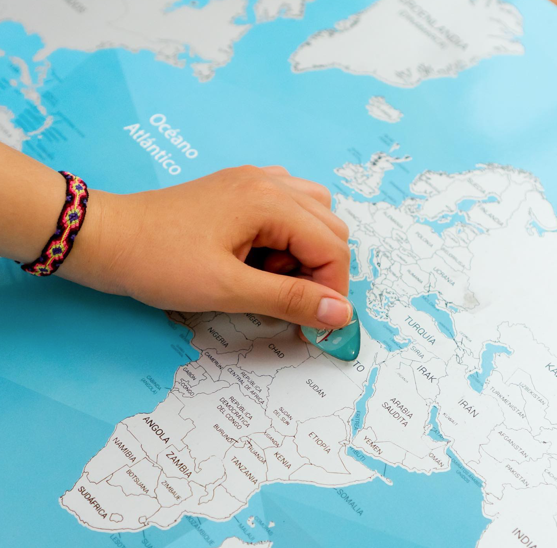 Rasca Mapas en la lista de regalos para viajeras de Greether